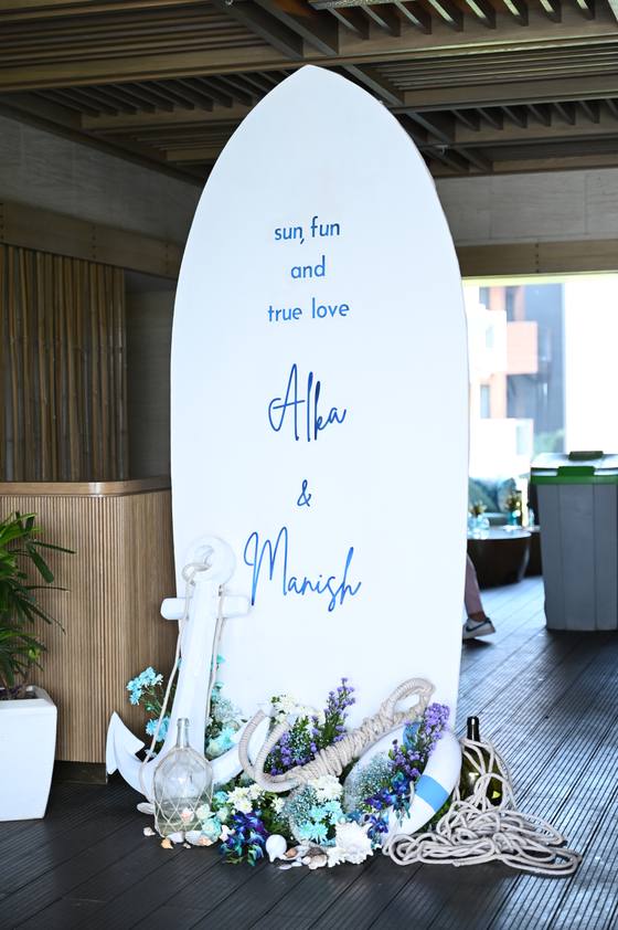 Alka & Manish: pool party décor